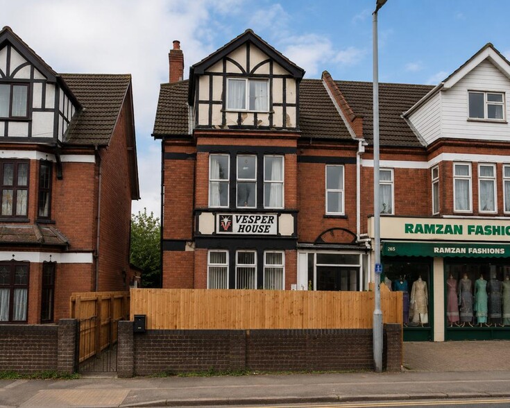 261 Dunstable Rd, Luton for lease - Primary Photo - Image 1 of 1
