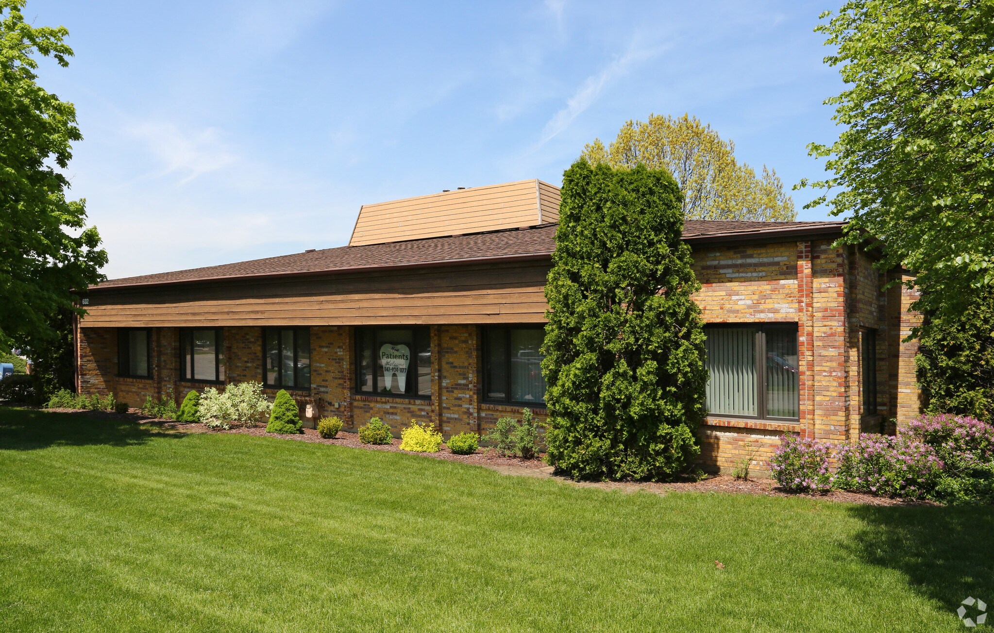 632 N 1st Bank Dr, Palatine, IL à louer Photo du bâtiment- Image 1 de 10
