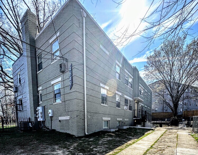 4649 Hillside Rd SE, Washington, DC à vendre - Photo du bâtiment - Image 2 de 12