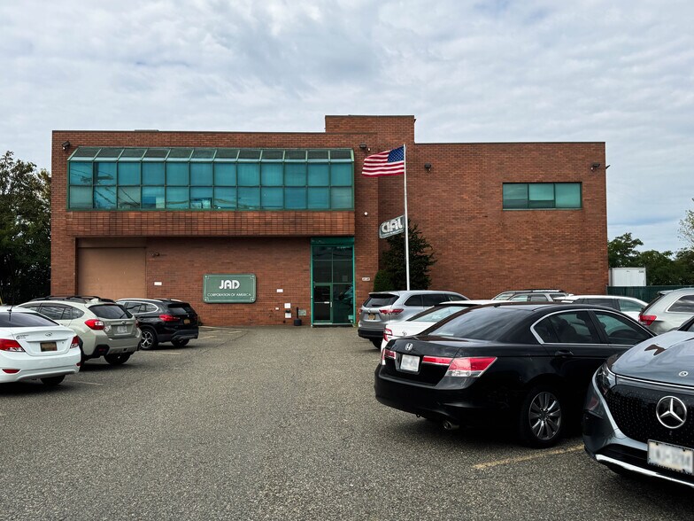 2048 119th St, College Point, NY for lease - Building Photo - Image 2 of 13