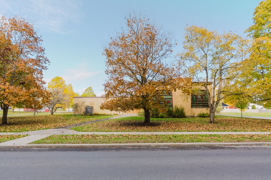 557 Thompson Blvd, Watertown, NY for sale - Building Photo - Image 2 of 23