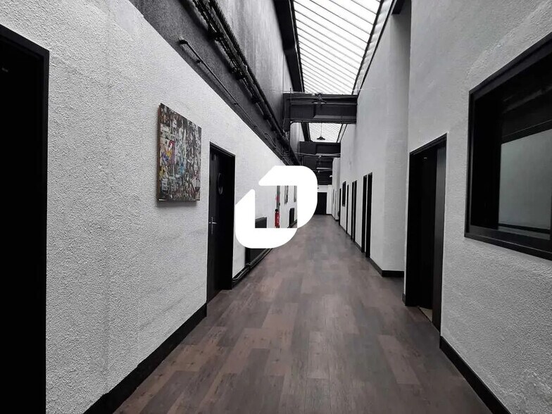 Office in Trappes for lease - Interior Photo - Image 2 of 7