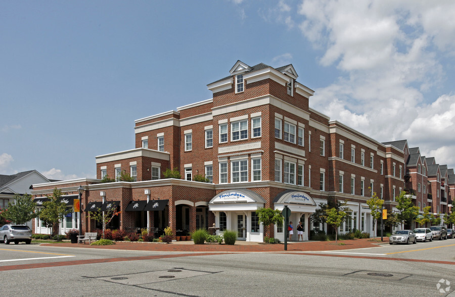 5209 Center St, Williamsburg, VA for lease - Building Photo - Image 1 of 2