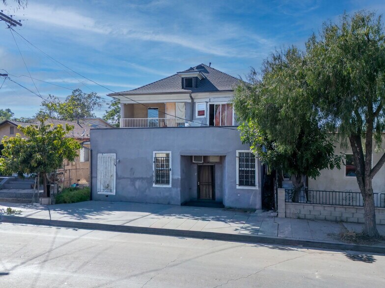 667-669 N Boyle Ave, Los Angeles, CA à vendre - Photo du bâtiment - Image 3 de 9