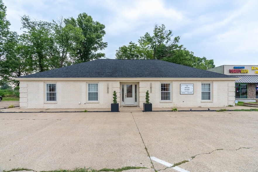 709 N Carbon St, Marion, IL for sale - Building Photo - Image 2 of 30