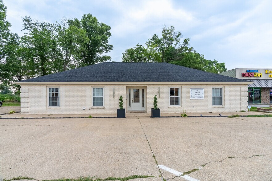 709 N Carbon St, Marion, IL à vendre - Photo du bâtiment - Image 2 de 30