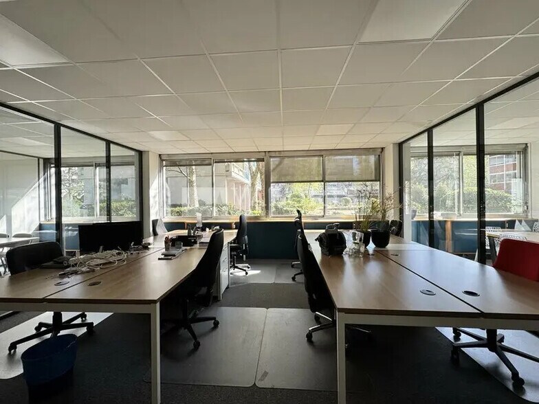 Office in Villeurbanne for lease - Interior Photo - Image 2 of 4