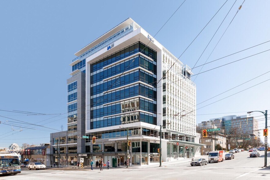 988 W Broadway, Vancouver, BC à louer - Photo du bâtiment - Image 2 de 15