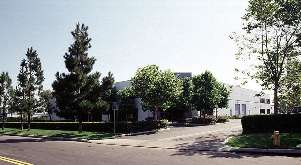 15262 Pipeline Ln, Huntington Beach, CA for lease - Building Photo - Image 2 of 8