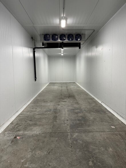 4345 W Division St, Chicago, IL for lease - Interior Photo - Image 2 of 8