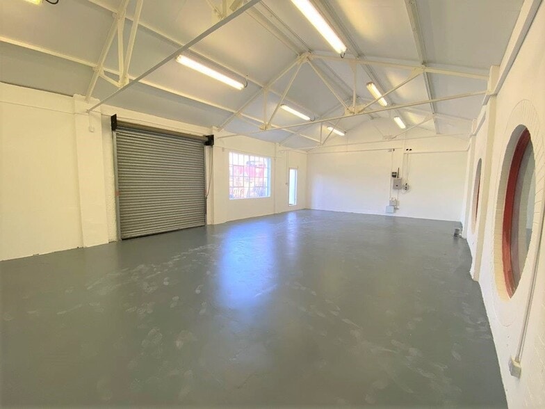 Transport Ave, Brentford for lease - Building Photo - Image 3 of 25