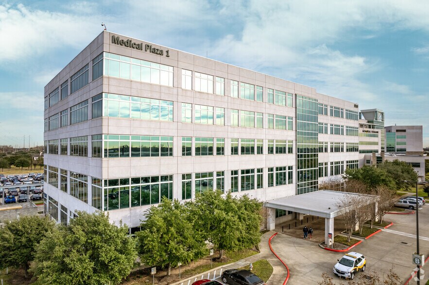 17510 W Grand Pky S, Sugar Land, TX à louer - Photo du bâtiment - Image 1 de 4