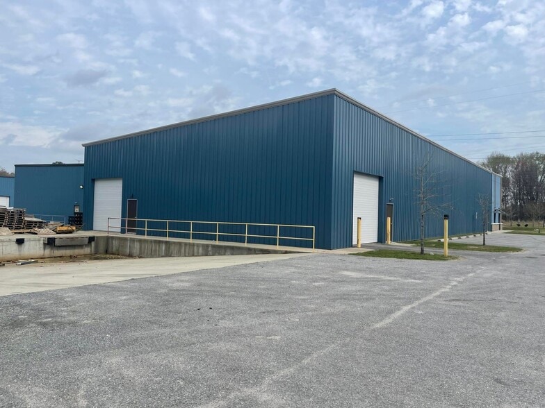 7587 Sandlapper Pky, North Charleston, SC for lease - Building Photo - Image 2 of 10