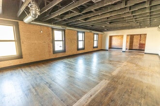 201-215 W Mulberry St, Kaufman, TX à louer Photo intérieure- Image 2 de 10