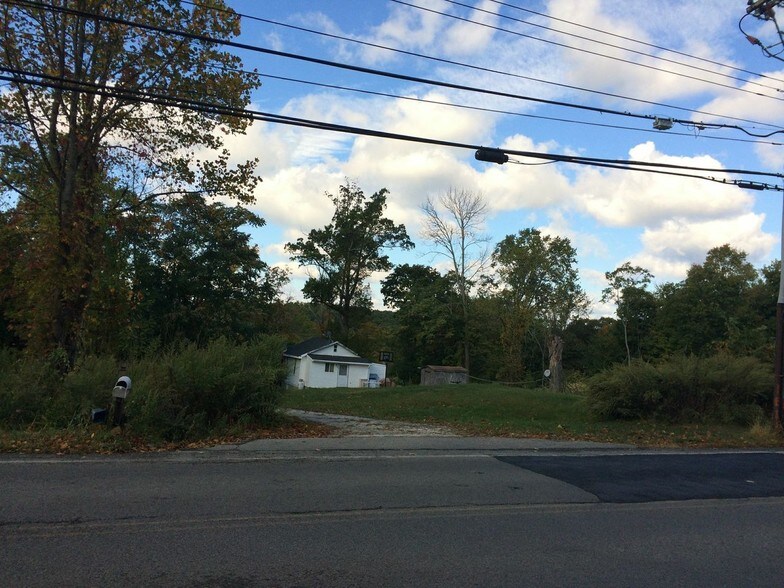 3451 Lexington Ave, Mohegan Lake, NY à vendre - Photo du bâtiment - Image 3 de 10