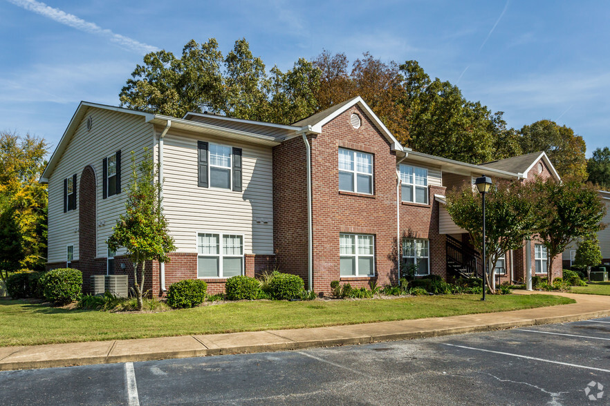 1070 Florence Rd, Savannah, TN for sale - Primary Photo - Image 1 of 47