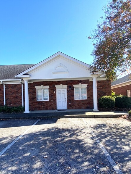 105 105-C Vista Oaks Dr, Lexington, SC for lease - Primary Photo - Image 1 of 15