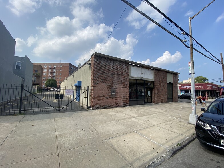 3217 Westchester Ave, Bronx, NY à vendre - Photo du bâtiment - Image 1 de 1