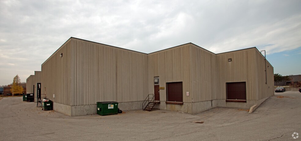 145 W Beaver Creek Rd, Richmond Hill, ON à louer - Photo du bâtiment - Image 2 de 6