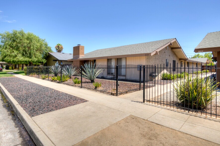 3232 N Anna St, Fresno, CA à vendre - Photo du bâtiment - Image 2 de 16