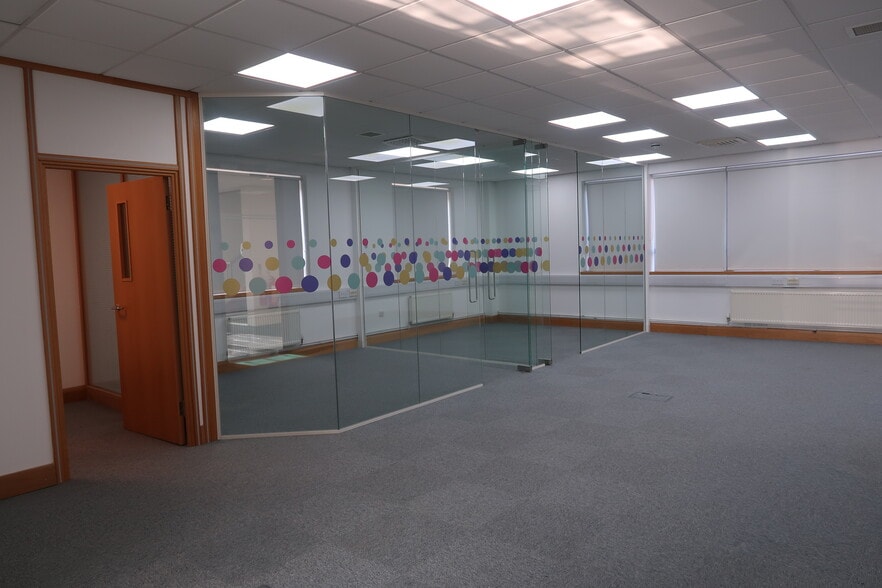 Grove Ct, Enderby for lease - Interior Photo - Image 2 of 2