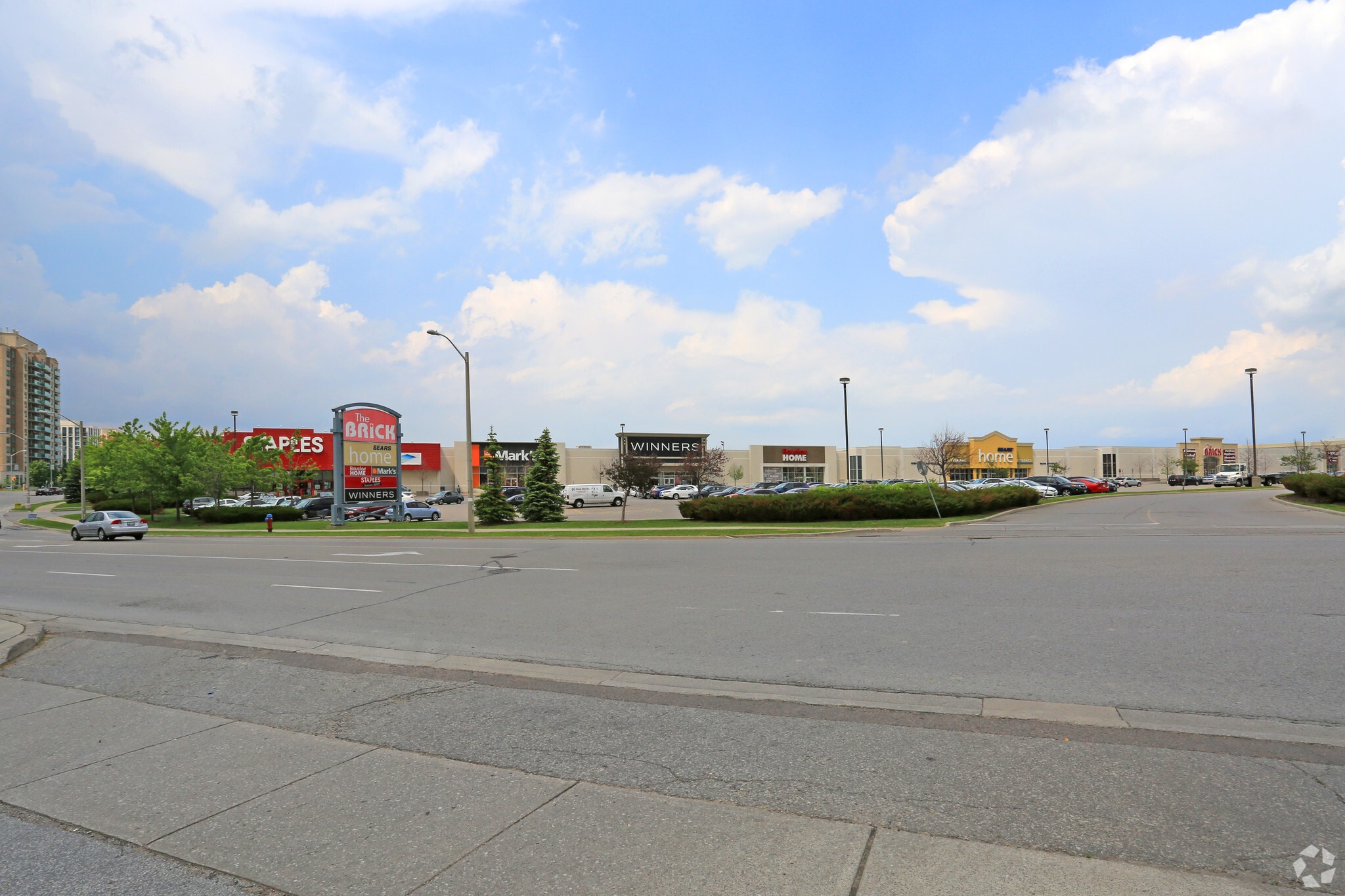 45 Red Maple Rd, Richmond Hill, ON for sale Primary Photo- Image 1 of 1