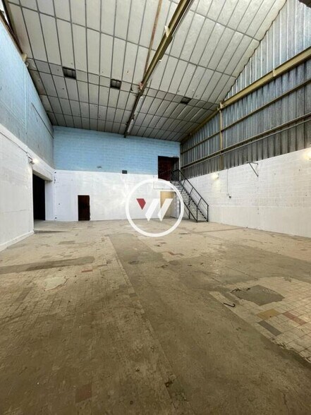 Flex in Vitrolles for lease - Building Photo - Image 2 of 8