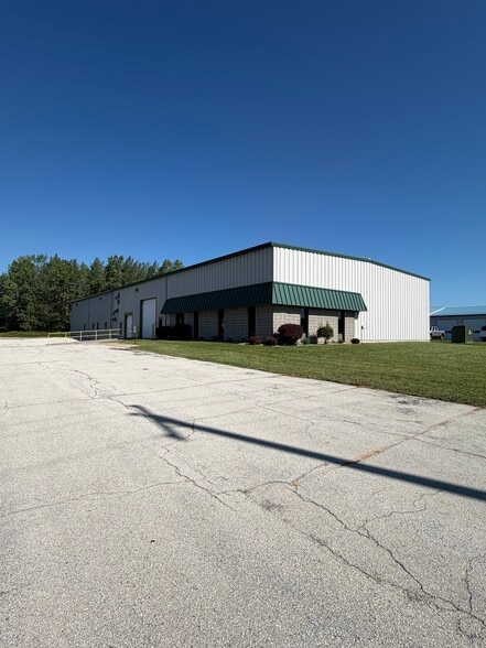 3300 Commodity Ln, Green Bay, WI for lease - Building Photo - Image 3 of 22