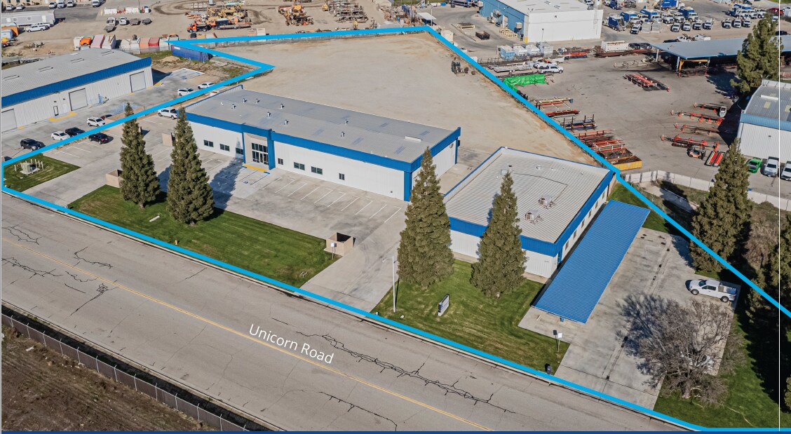 Two (2) Office/Warehouse Buildings portefeuille de 2 propriétés à vendre sur LoopNet.ca Photo du bâtiment- Image 1 de 12