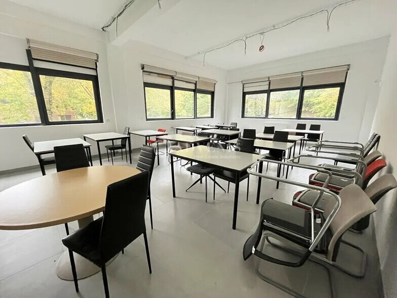 Bureau dans Champs-sur-Marne à louer - Photo intérieure - Image 3 de 12