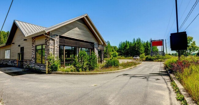 Plus de détails pour 1001 Ch Valiquette, Sainte-agathe-des-monts, QC - Commerce de détail à louer