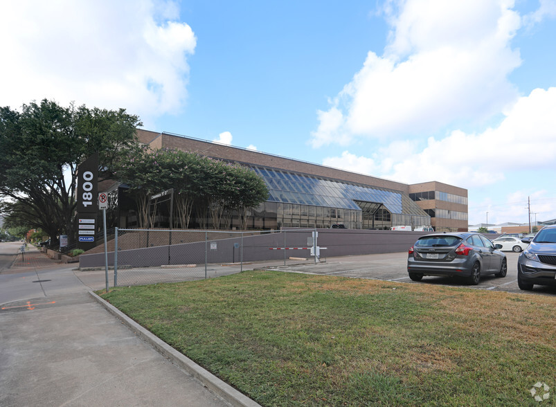 1800 Augusta Dr, Houston, TX for lease - Building Photo - Image 2 of 3