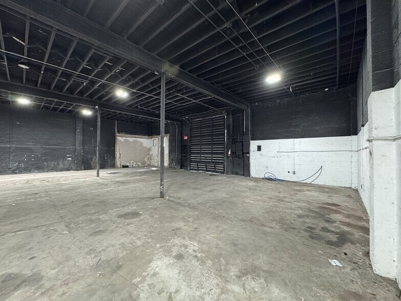 1046-1048 E 26th St, Hialeah, FL à louer - Photo du bâtiment - Image 3 de 13