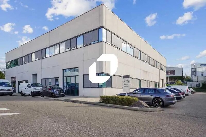 Office in CHAMPAGNE-AU-MONT-D'OR for lease Building Photo- Image 1 of 13