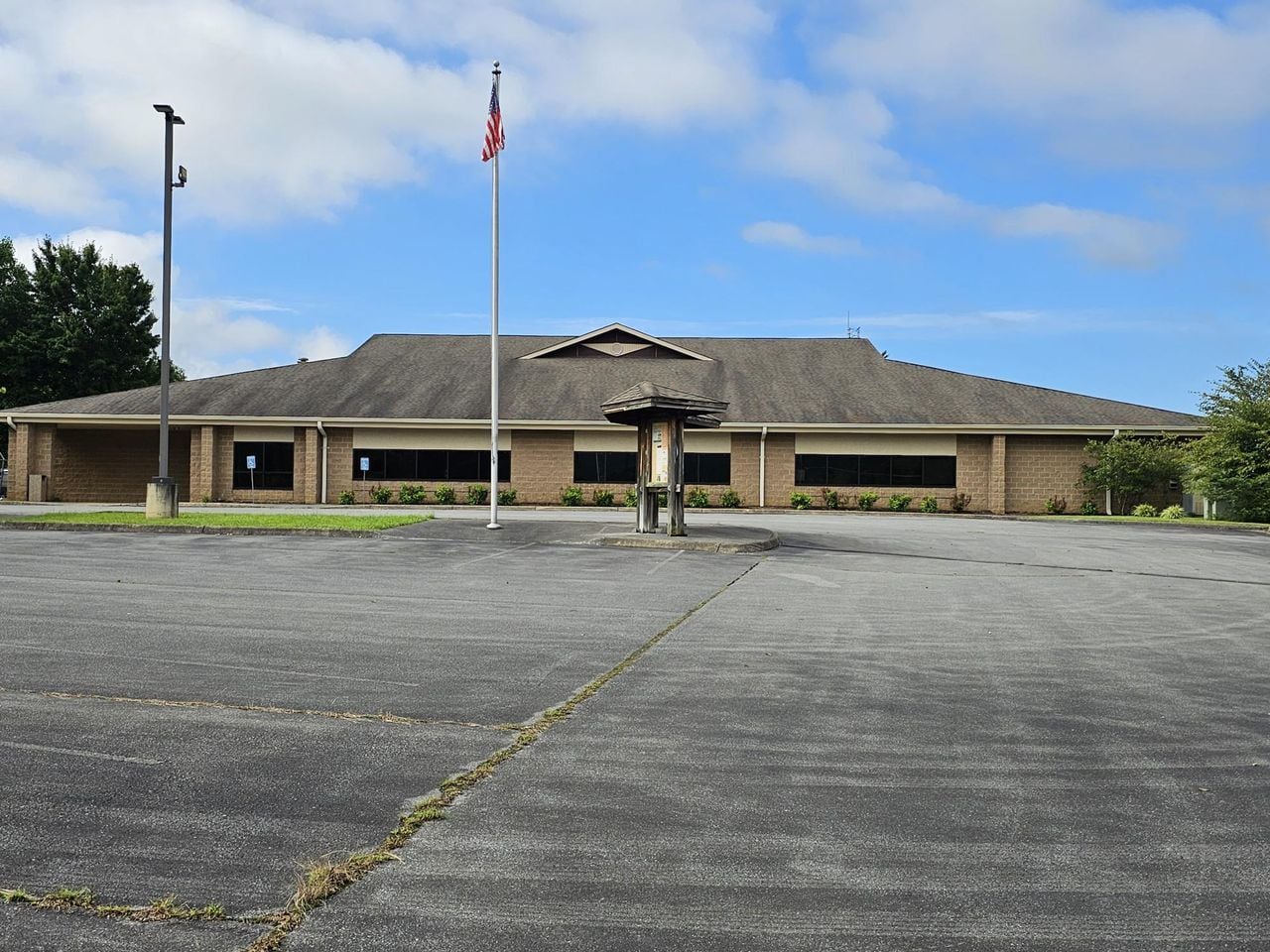 4400 Unicoi Dr, Unicoi, TN for lease Primary Photo- Image 1 of 6