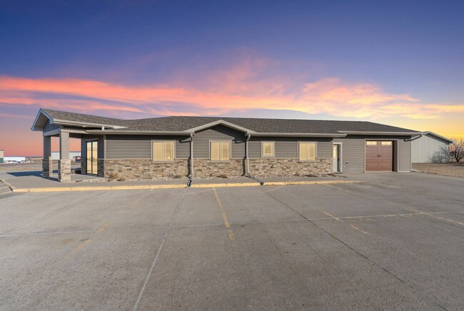 Plus de détails pour 504 N 16th St, Beresford, SD - Bureau à vendre