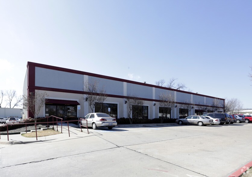 901 N McDonald St, McKinney, TX à louer - Photo du bâtiment - Image 3 de 7