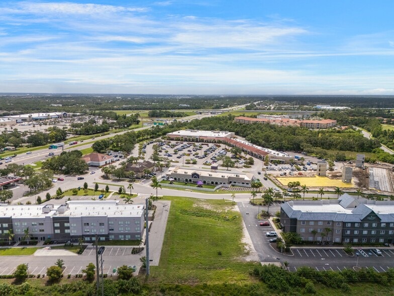 5520 Manor Hill Ln, Bradenton, FL à louer - Photo du bâtiment - Image 3 de 9