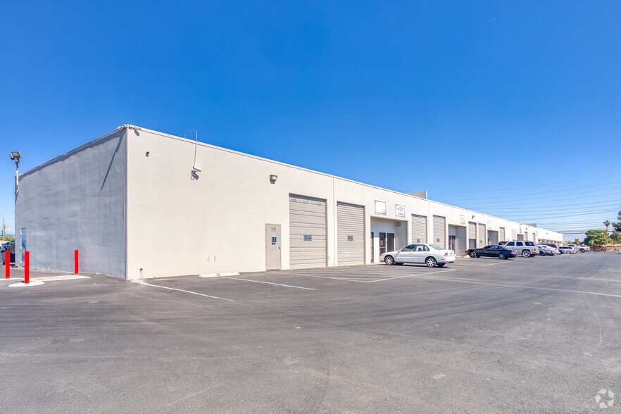 4305 E Sahara Ave, Las Vegas, NV for lease - Building Photo - Image 2 of 4