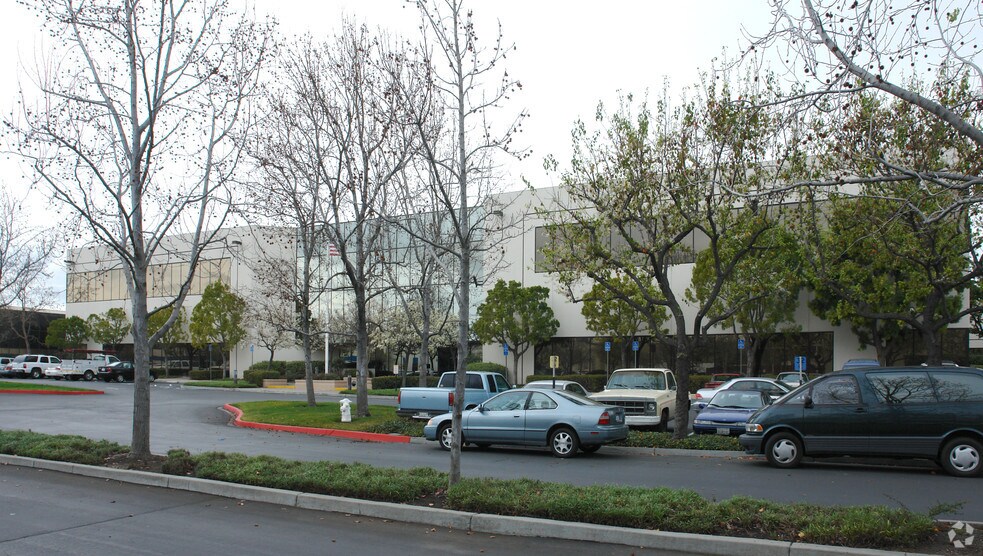 3550-3580 Bassett St, Santa Clara, CA à louer - Photo du bâtiment - Image 2 de 19