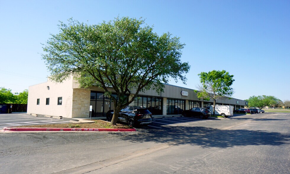 1202 FM 685, Pflugerville, TX à louer - Photo du bâtiment - Image 3 de 11