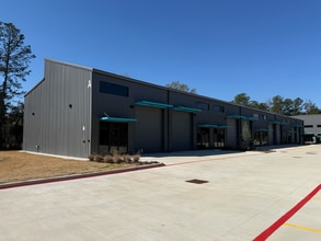 2007 Airport Rd, Conroe, TX for lease Building Photo- Image 2 of 11