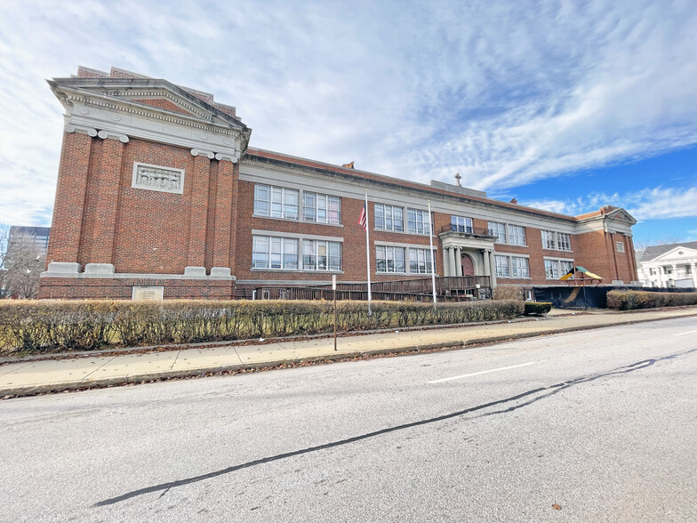 470 Pine St, Manchester, NH for sale - Building Photo - Image 1 of 2