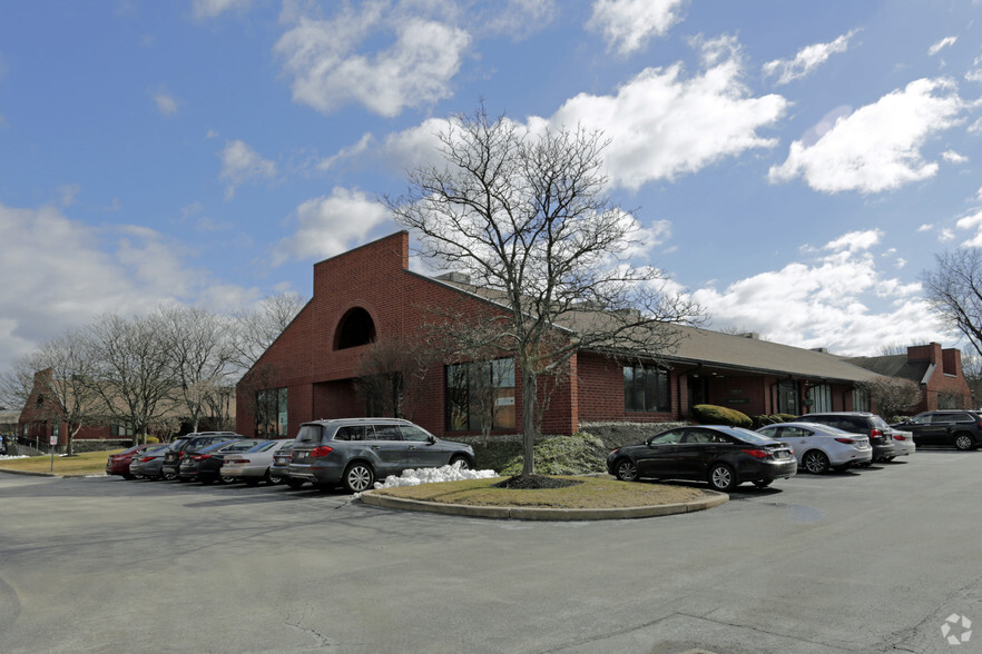 860 First Ave, King Of Prussia, PA à vendre - Photo principale - Image 1 de 43