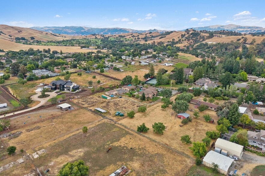 744 Mockingbird Ln, Pleasanton, CA for sale - Building Photo - Image 2 of 8