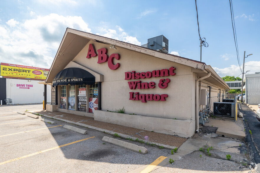 6425 E Central Ave, Wichita, KS for lease - Building Photo - Image 2 of 3