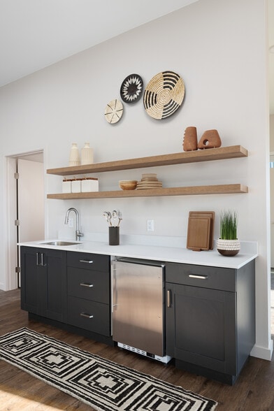 5651 W 36th Pl, Kennewick, WA for lease - Interior Photo - Image 2 of 21