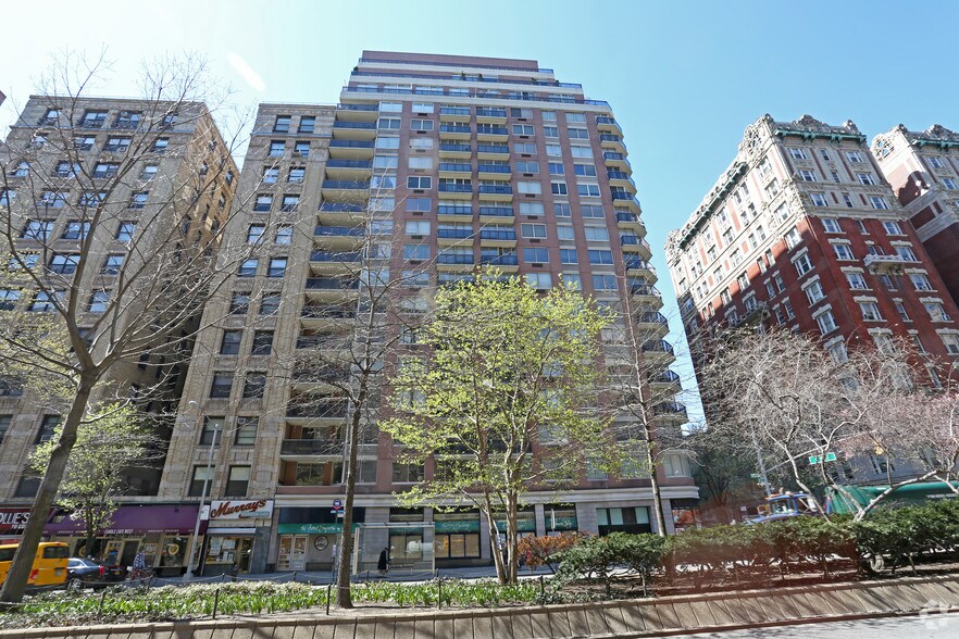 250 W 90th St, New York, NY à louer - Photo du bâtiment - Image 2 de 7