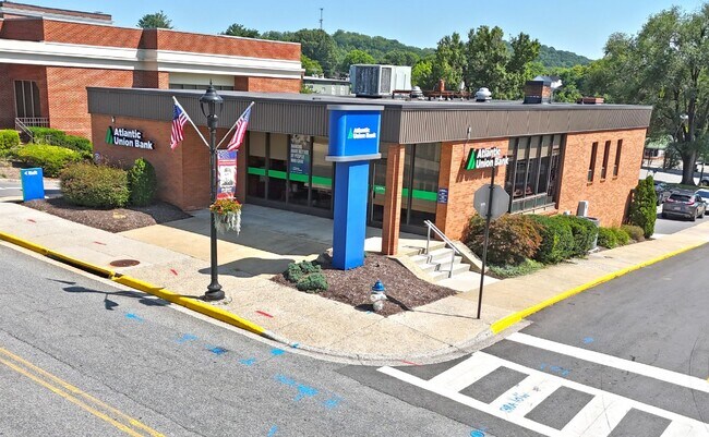 More details for 125 W Main St, Bedford, VA - Retail for Sale