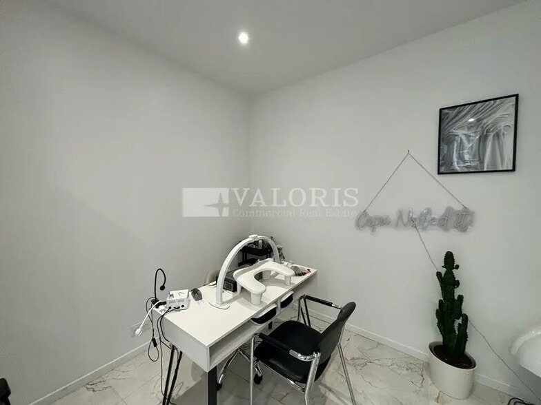 Retail in Lyon for lease - Building Photo - Image 2 of 7